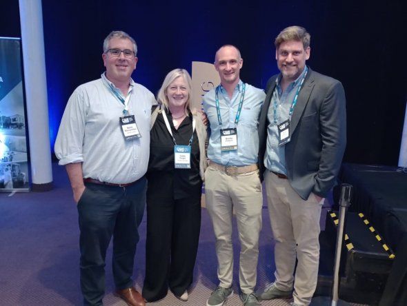 Martín Mascarenhas (Biogénesis Bagó), Estela Vergez (Schang Agroveterinaria), Nicolás Palacio (CDV) y Germán Stutz (Biogénesis Bagó) en el encuentro de la industria veterinaria.&nbsp;