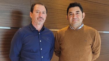 Ariel Dib Campitelli y Daniel Vélez, presidente y secretario respectivamente del Consejo Profesional de Médicos Veterinarios de Santiago del Estero.