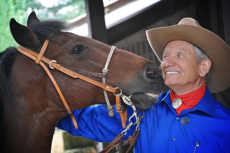 Equinos. El norteamericano Monty Roberts es conocido mundialmente como el “Encantador de Caballos”.
