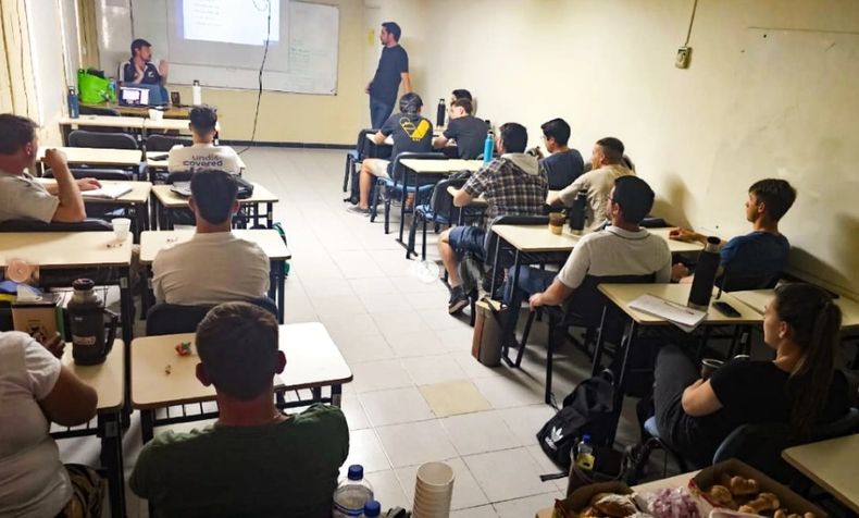 La formación en producción porcina está dirigida a dirigida a encargados y operarios, productores, profesionales, técnicos y estudiantes.