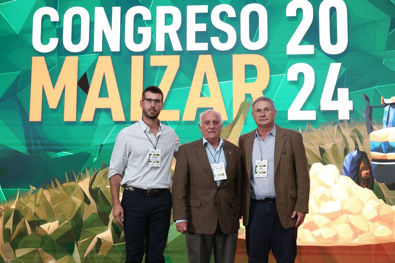 Lisandro Guillaumet, Vicente Trucillo y Juan Balbin destacaron el aporte de la genética, la tecnología y el manejo para lograr el éxito del sorgo.