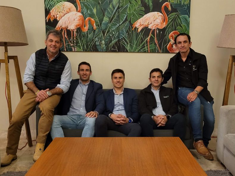 Francisco Larghi, Martín Cappa, Martín Zinícola, Adrián Morandi y Pablo Acosta, fundadores de Cowix.
