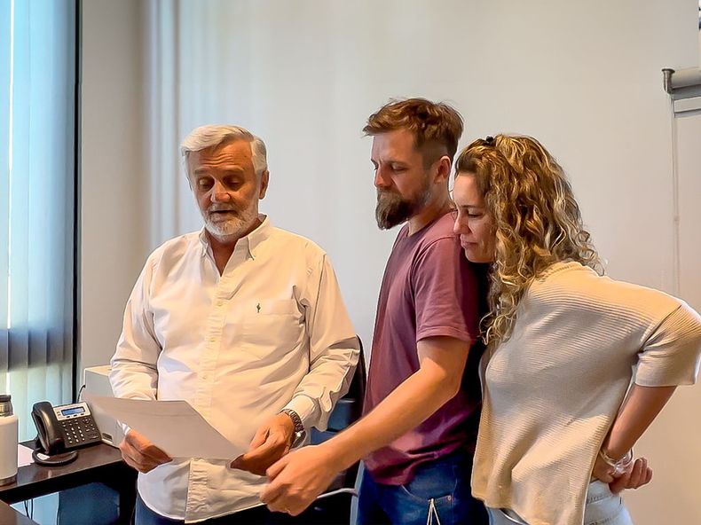 Miguel, Lucas y Romina Pechín analizan el crecimiento de SIVET.&nbsp;