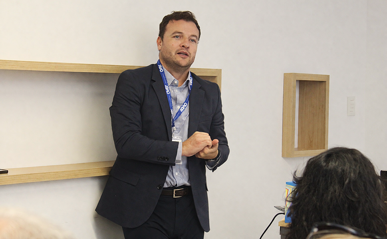 MV Diego Esborraz, gerente de operaciones del laboratorio veterinario OVER.