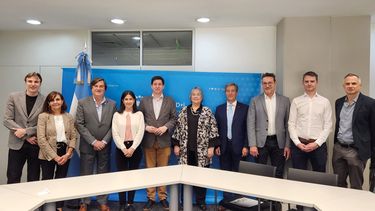 Juan Manuel Capece (Chemtest), Ana María Nicola (Senasa), Rodolfo Acerbi (Senasa), Laura Toledo (FONARSEC Agencia IDi), Fernando Peirano (Agencia IDi), Diana Guillen (Senasa), Carlos Greco (UNSAM y CIN), Diego Comerci (UNSAM y Chemtest), Diego Choui (DetexMol) y Juan Ugalde (EByN y Chemtest) reunidos por la fiebre aftosa.