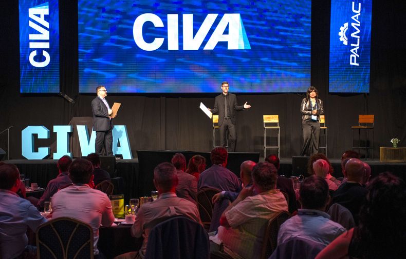 Nicolás de la Fuente, Luciano Aba y Margarita Briceño, dando la bienvenida al CIVA 2024.