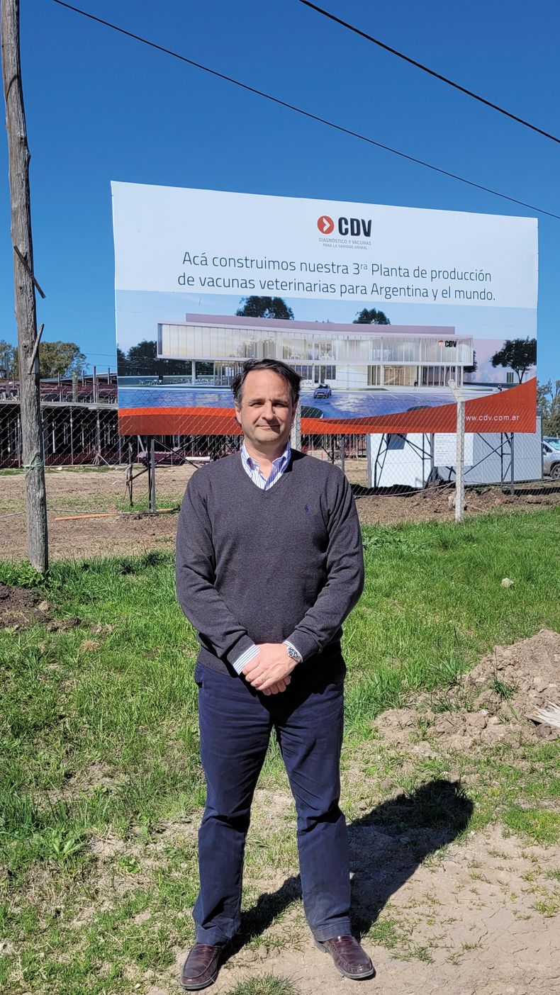 Junto a Juan Roo recorrimos las instalaciones de la nueva planta de CVD en Pilar.