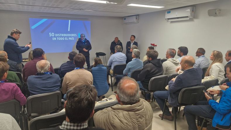 Distribuidores recorrieron la planta de Over en San Vicente, Santa Fe.