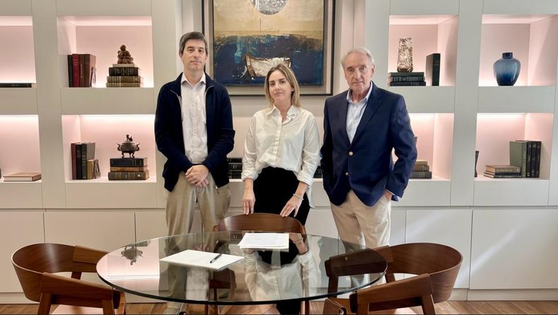 Javier Meilán, María Gracia y Daniel Argenti, directivos de LRS en Uruguay.