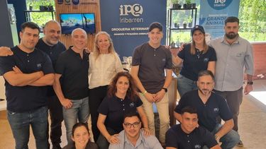 El equipo de IPG Iribarren, presente en la jornada de actualización veterinaria en Tanti.