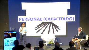 Luciana Chaparro, jefa del Programa Nacional de Garrapatas del Senasa, en el Congreso de Fundaciones y Entes de Lucha Sanitaria Animal.