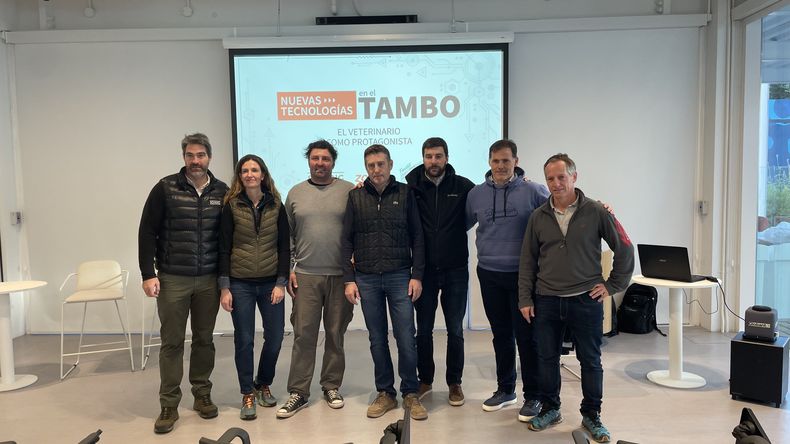 Representantes de Schang, Zoetis y los disertantes hablaron de tecnología en el tambo.