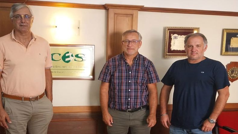 José Iachetta, de la organización de TodoLáctea(centro), junto a directivos delCentro Empresarial y de Servicios de San Francisco presentaron avances de la muestra de lechería.